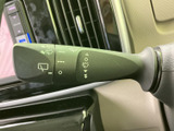 雨天時でもクリアな視界を確保できるワイパーレバー。雨の日の運転も安心です。