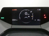 各操作スイッチは使いやすい位置に配置され、とっても見やすいメーターです。夜間時はラグジュアリーな気分にさせてくれる照明が魅力ですので、夜のドライブも楽しみになりますよ♪