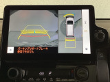 リアカメラ装備、運転に自信のない方でも安心して車庫入れができるリバース連動リアカメラが装着されています。狭い駐車場はもちろん、雨の日や夜間でもストレスなく運転していただけます。