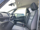 ドライバーの視界を妨げない、広々とした室内です。操作しやすい配置で、快適な運転をサポートします。