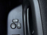電動格納式ドアミラーで狭いところでもすれ違いはもちろん駐車時のスペース確保もらくちんです