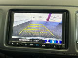 リバースギアに入れるだけで後方の表示へ切り替わります。夜間や雨の日の駐車も楽になりますよ。