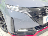 【LEDヘッドライト】悪天候や夜間走行時も良好な視界を確保し安心して運転できる高輝度LEDヘッドライトを装備!点灯速度が早く、消費電力も抑えられています。