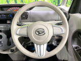 インテリアに合わせたデザインのステアリングは、運転される方のことも考え、運転しやすい形状、大きさです。是非一度、実際に触ってお確かめください。