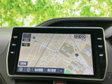 見やすい地図表示で、目的地までの道順を的確に案内します。長距離ドライブも安心ですね。細部まで鮮明に表示されます。