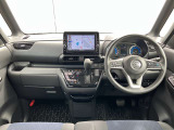 視界が広い開放的なコックピットです。どなたでも気持ち良く運転できます。