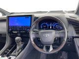 運転席まわりです。 各操作スイッチは使いやすい位置に配置されてます。