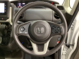 ハンドルにHondaセンシング系のクルーズコントロールやレーンキープアシストなどのスイッチと、オーディオの操作スイッチが装備されています。ハンドルから手を離さず安全に操作できます。
