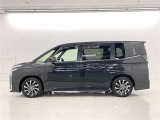 広々とした車内空間に優れた燃費性能。更にデザインも上質で人気のお車です!