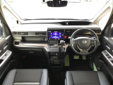 広びろとした視界が運転にゆとりを広げます。