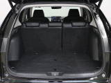 フル乗車でもしっかり荷物を収納出来るラゲッジスペースです。