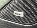 【BOSEサウンドシステム】メーカーオプションの高品位サウンドシステムを搭載。専用のチューニングが施された大小様々なスピーカーから良質なサウンドが奏でられ、臨場感あふれる音響空間を演出します。
