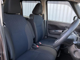 広々とした室内空間は、ドライバーにも快適。運転しやすいシート形状で、長距離ドライブでも疲れにくいのが魅力です。心地よい空間を提供します。