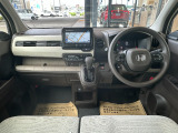 当社の中古車は、フロアマット付きで販売しておりません。予めご了承下さい。中古車という特性上匂いや見栄えなどの状態が左右される為です。純正マット、車種専用社外品マットをご購入いただけます。