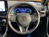 【純正革巻きステアリング】上質な革を使用することで、手にしっかり馴染みとても運転しやすいハンドルです♪