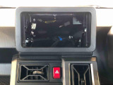 当車両はオーディオレスです。多彩なナビゲーション・オーディオをご用意しております。詳しくは当店スタッフにお問い合わせください。