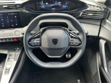 楕円形の小径ステアリングホイールは操作性も良く、駐車時の切り返しでも動きが少なくなります