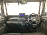 【前方視界】開放的な前方視界!運転がしやすく疲れにくいです♪窓が大きく、見通しがとっても良いおクルマですよ♪