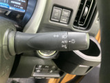 操作しやすいウインカーレバーで、スムーズな車線変更をサポートします。オートリターン機能で、安全な運転をサポートします。
