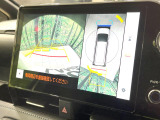 【パノラミックビューモニター】専用のカメラにより、上から見下ろしたような視点で360度クルマの周囲を確認することができます☆死角部分も確認しやすく、狭い場所での切り返しや駐車もスムーズに行えます。