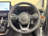 ステアリングスイッチ搭載!手を離さずに手元のスイッチでさまざまな操作が可能。運転中、視線をそらさなくても操作ができて安全です!