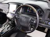 使いやすさや安全性を追求したステアリング周り!高級車ゆえにスイッチ類が多いのも特徴ですね!考え尽くされた配置ですぐに使いこなす事が出来ますのでご安心下さい!是非、体感してみて下さい!!