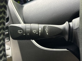 雨天時でもクリアな視界を確保できるワイパーレバーです。操作も簡単で、運転に集中できます。視認性も高く、使いやすい設計です。