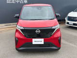 フロントガラスの上部には衝突軽減ブレーキの装置も付いており、より安全に運転を楽しんでいただくことができます。