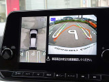【アラウンドビューモニター&バックモニター】クルマを真上から見下ろしているかのような映像が表示され、周囲の状況がひと目で把握できるので、安心してスマートに駐車できます。駐車が苦手な方にオススメです!