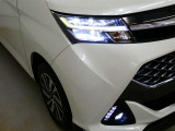 LEDヘッドライトです。デザイン性がよくとても明るいので、夜間の走行や悪天候でも安心です。しかも長寿命!