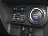 電動のスライドドアで楽々スムース!運転席から開閉の操作ができます!&スタートスイッチを押してエンジン始動ができるスマートキーが装備されています♪ポケットや鞄からキーを出さずに乗り込めます♪