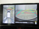 パノラミックビューモニター付きです。車両を上から見たような映像をディスプレイオーディオ画面に表示。運転席からの目視だけでは見にくい、車両周辺の状況をリアルタイムでしっかり確認できます。