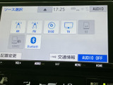 ラジオ、CD、SDカードなど、様々なメディアに対応。お好みの音楽で、快適なドライブをお楽しみいただけます。操作も簡単で便利です。
