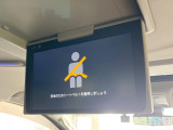 【フリップダウンモニター】大画面モニターで後席でもエンタメをお楽しみいただけます。小さなお子様にも大人気の装備です♪