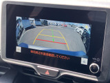 駐車時の安全性を高めるバックモニター。ガイドライン表示で、狭い場所でもスムーズな駐車をサポートします。