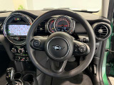 また、MINI正規認定中古車は、エマージェンシーサービスが自動付帯。24時間365日、皆様のカーライフをサポートいたします。確かな安心のうえで、「駆けぬける歓び」をご堪能ください。