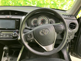 握りやすいステアリングは、運転操作をスムーズにします。快適なドライビングを追求したデザインです。