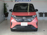フロントカメラで前方の車両や歩行者を検知。万一、ドライバーが安全に減速できなかった場合には、自動的に緊急ブレーキを作動させて衝突を回避、または衝突時の被害や傷害を軽減します。
