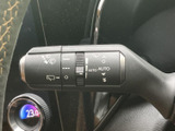 雨天時でもクリアな視界を確保。運転状況に合わせて、ワイパーの作動を細かく調整できます。