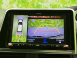 後方確認をサポートするモニター画面。安全な運転に貢献し、駐車時の不安を軽減します。運転に集中できる環境です。