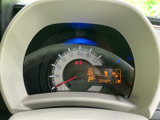 視認性の高いメーター類が、運転に必要な情報を分かりやすく表示します。速度や回転数、燃料残量などを一目で確認できます。