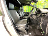 運転席まわりには十分なスペースがあり、大柄な方でもゆったり運転していただける環境です。