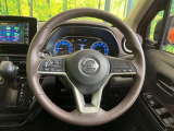 【純正革巻きステアリング】上質な革を使用することで、手にしっかり馴染みとても運転しやすいハンドルです♪