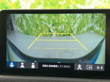 後方確認をサポートするモニター画面です。駐車時や狭い道での運転も、より安全に行えます。