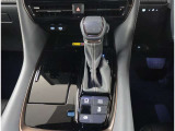 ストレスなく操作しやすいシフトレバーですね。