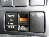 【電動スライドドアボタン】 車内からも開閉可能なスライドドアスイッチが付いています☆ (^_-)-☆ お荷物を抱えてドアが開けられないなんて事もありますよね!そんなお連れ様にも喜ばれる♪親切な機能です