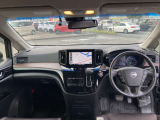 視点が高く、周りが見えやすいシート位置となっております。運転する時の眺めもいいですよ♪アームレストもあるので、長時間ドライブが楽しくなりますね!