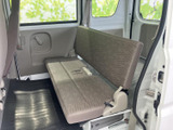 こちらも広々とした後部座席。ゆったりとくつろげる空間は、長距離の移動でも疲れにくいでしょう。家族連れでのドライブに最適です。