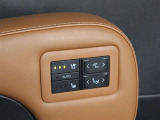 背もたれと座面から爽やかな風が吹き出るシートベンチレーション機能を搭載。夏の暑い日にもシートと密着している背中や足腰の蒸れを防ぎ、快適なドライブを楽しむことができます。