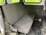 ゆったりとした居住空間で、同乗者も快適に過ごせます。長距離移動でも疲れにくい工夫が施されています。